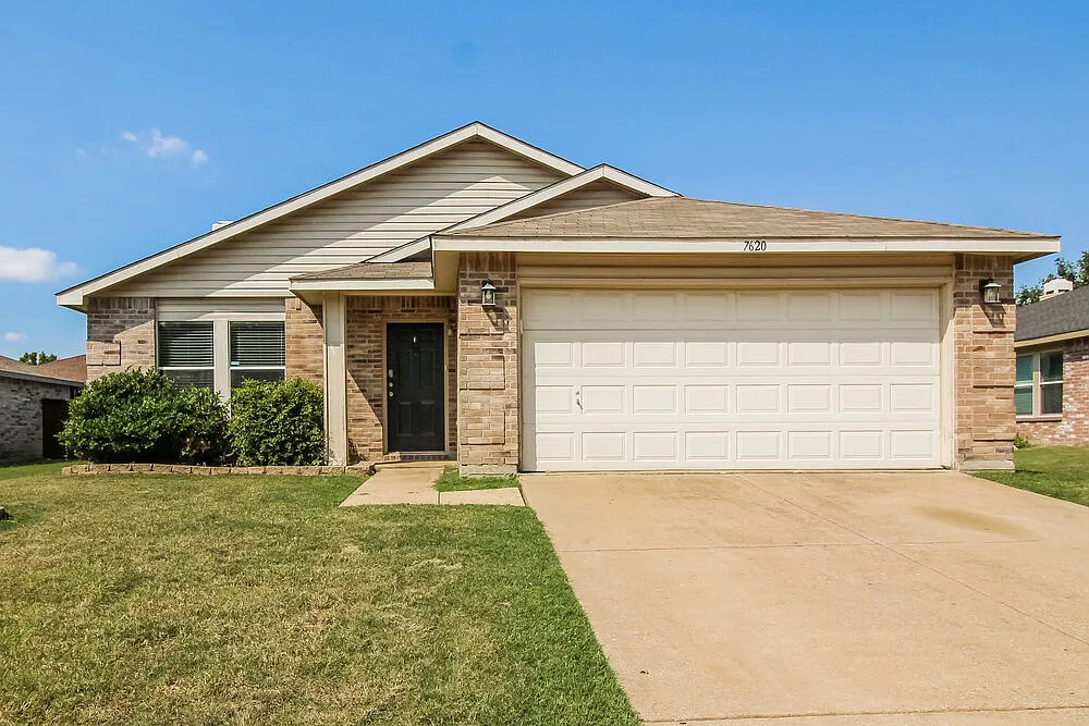 3 bed, 2.0 bath, 1868 sqft, $2,140 — Photo 1