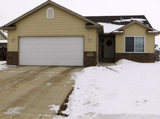 5609 W Pineridge Dr, Sioux Falls, SD 57107