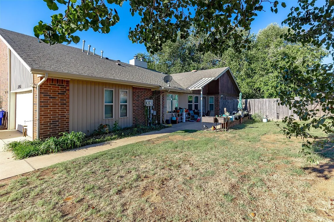 3 bed, 1400 sqft, $1,600 — Photo 2