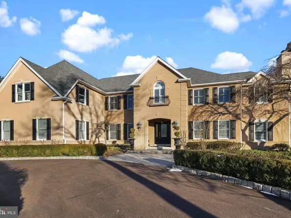650 White Ash Dr, Langhorne, PA 19047