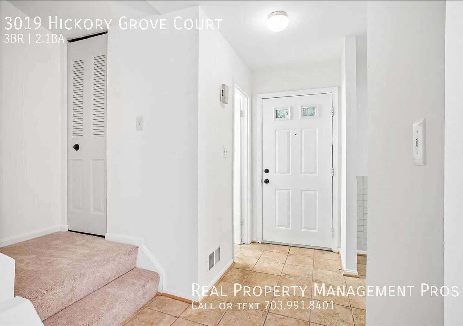 3 Level Townhouse in Fairfax! — Photo 2