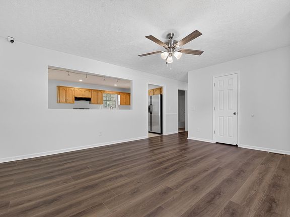 5th image of 1107 Mountain St NE