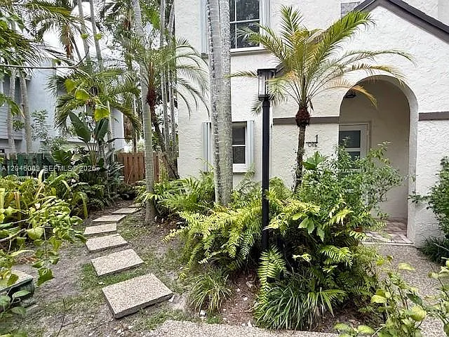 101 NE 8th Ave #1 — Photo 18