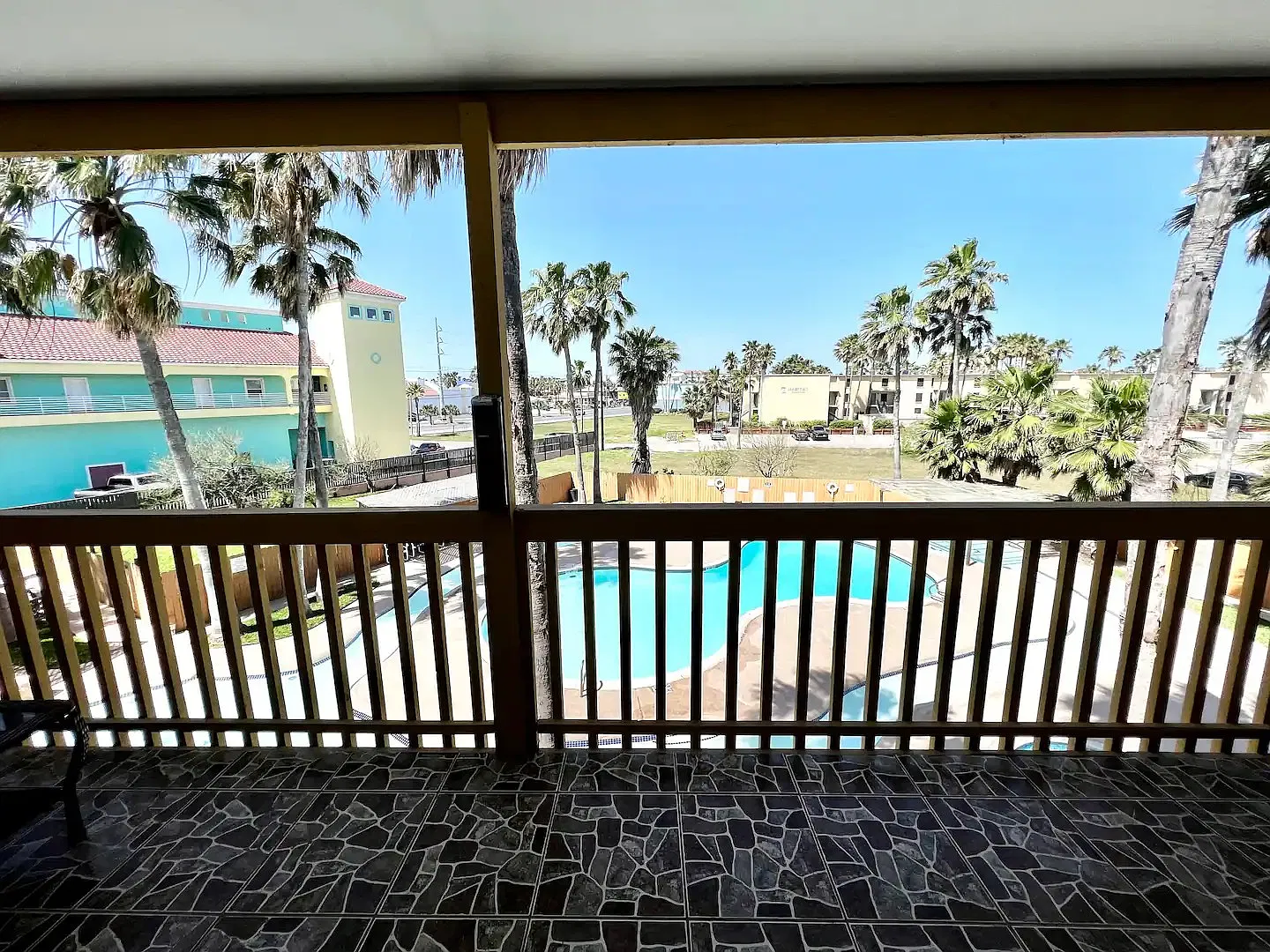 2 bed, 874 sqft, $1,900 — Photo 2