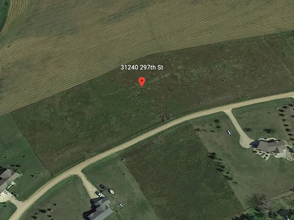 31240 297th St, Worthington, MN 56187