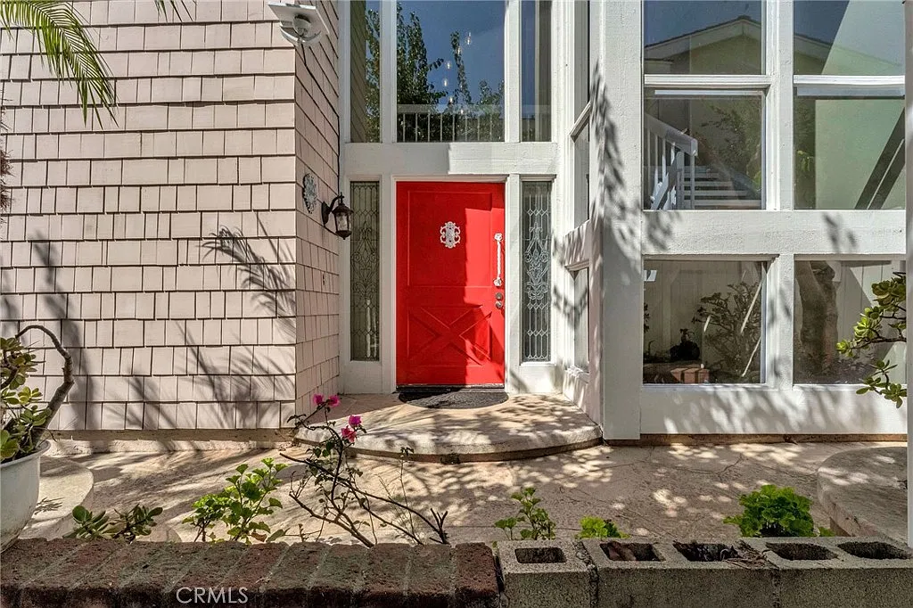 4 bed, 2275 sqft, $6,000 — Photo 3