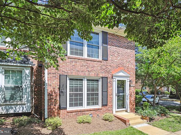 4th image of 2510 S Arlington Mill Dr #1