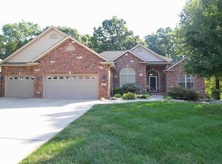 15 Seasons Ridge Ct, Maryville, IL 62062