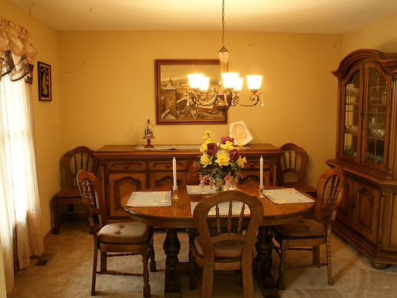4th image of 693 Heartland Meadows Dr