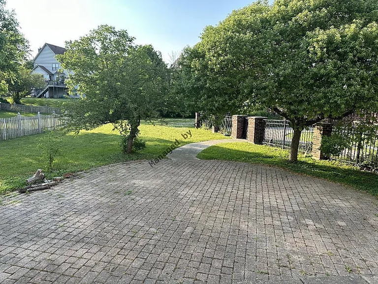 5490 Fox Path Ln — Photo 43