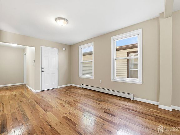 3rd image of 164 S Ridgewood Rd #2