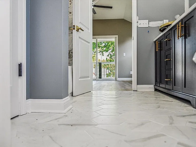 636 N Limestone — Photo 17