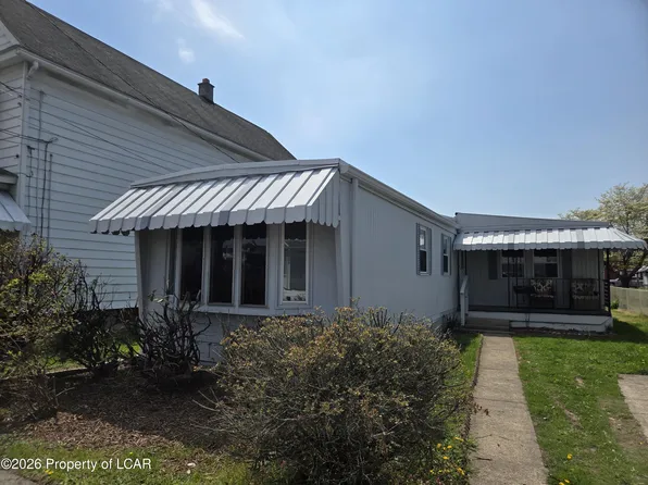562 Shawnee St, Hanover Township, PA 18706