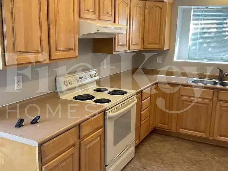 19806 N 47th Ave — Photo 5