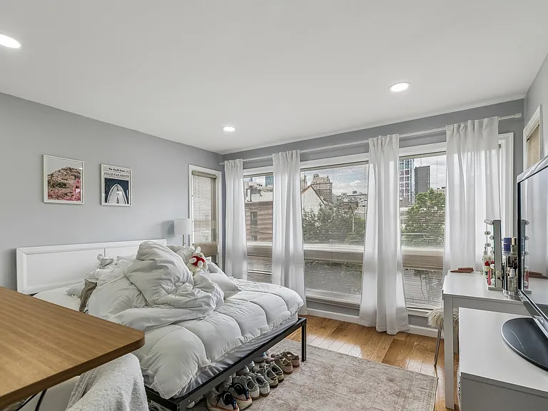 1130 Lombard St — Photo 22