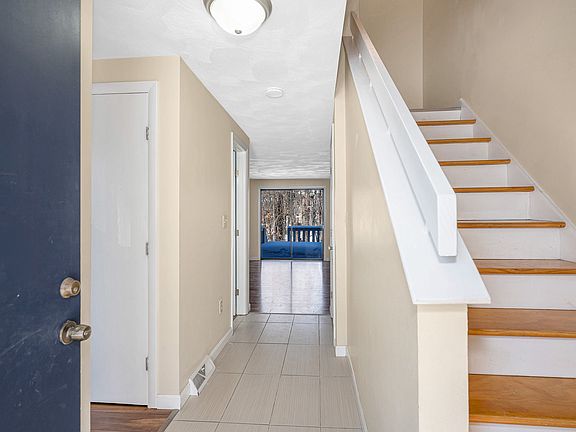 3rd image of 3 Black Oak Dr #C3