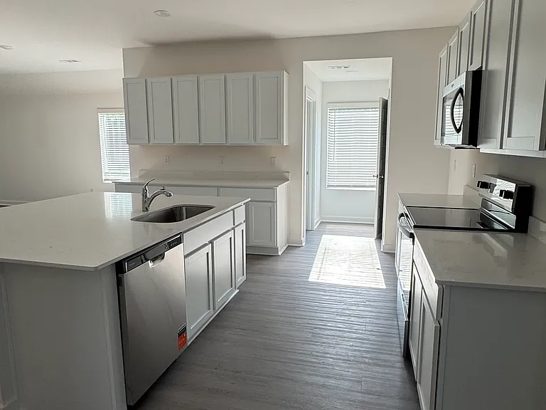 4332 Sloan Dr — Photo 12
