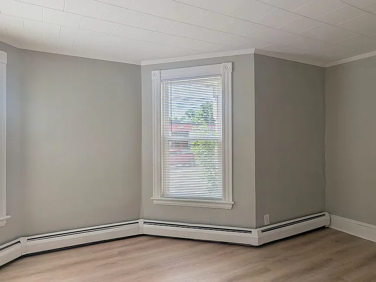 129 College Ave — Photo 4