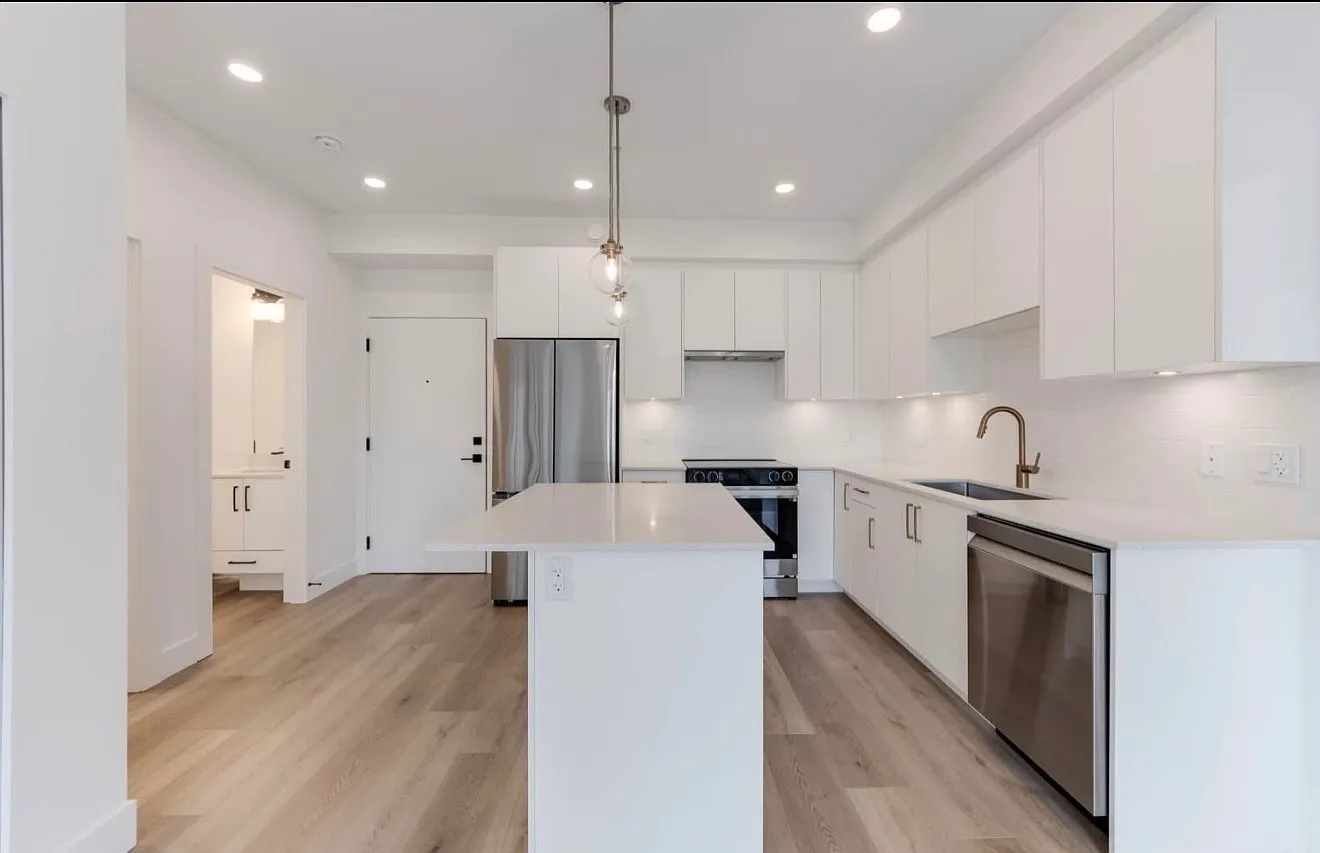2 bed, 866 sqft, $2,350 — Photo 1