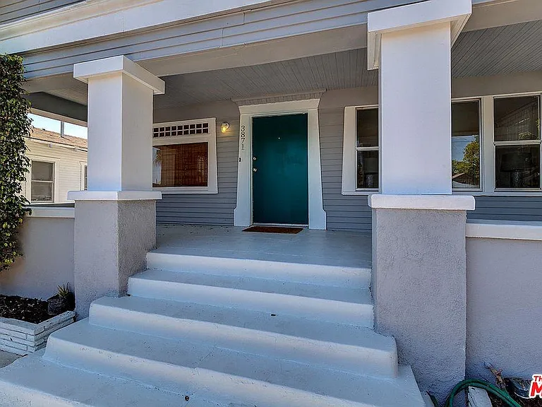 3871 S Hobart Blvd — Photo 3