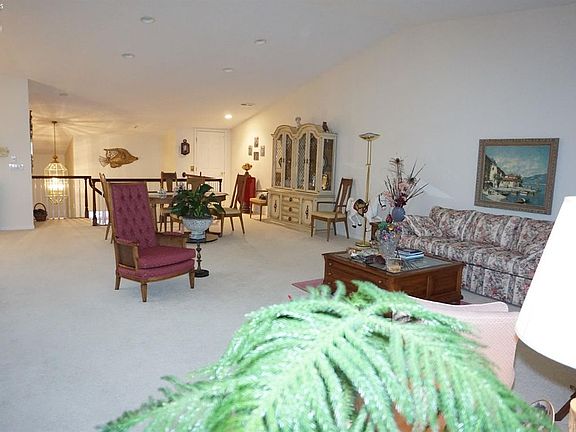 4th image of 556 Bimini Dr