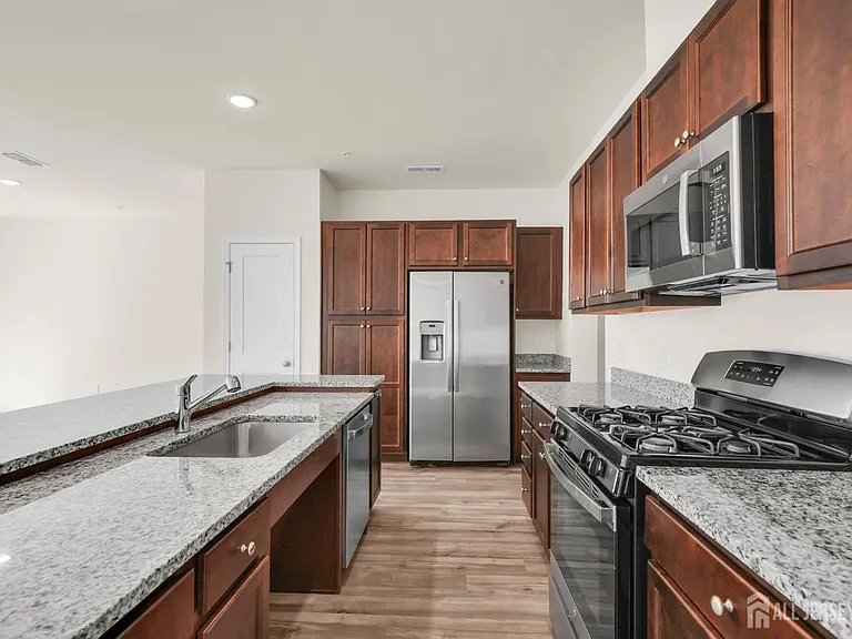 228 Park Ln — Photo 5