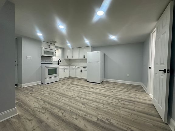 2nd image of 1002 Rosalie St #B