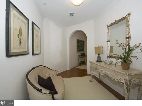5203 Parkview Dr, Haverford, PA 19041