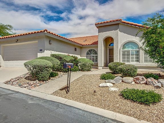 2nd image of 4754 N Mayfair Cir