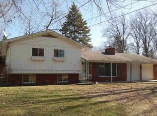 8082 Mohawk Trl, Temperance, MI 48182