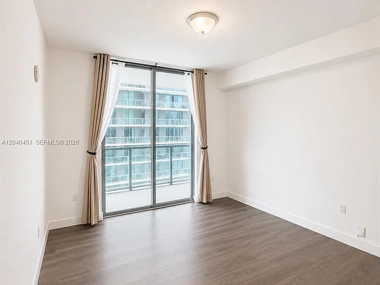 1111 SW 1st Ave #1716 — Photo 6