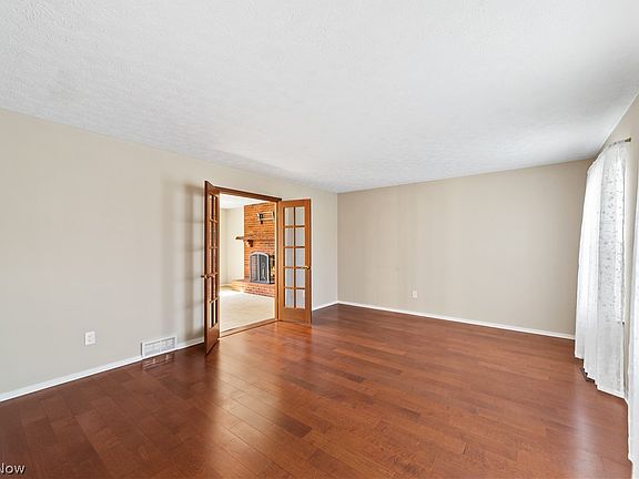 3rd image of 6920 Longview Dr