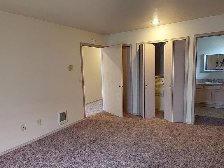 2114 and 2116 Woburn Street — Photo 15