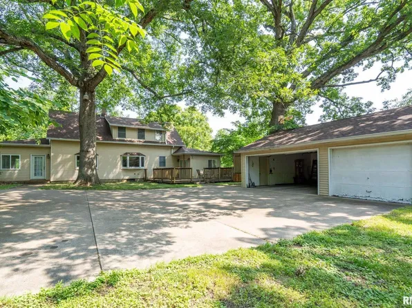 1752 28th Ave, Moline, IL 61265