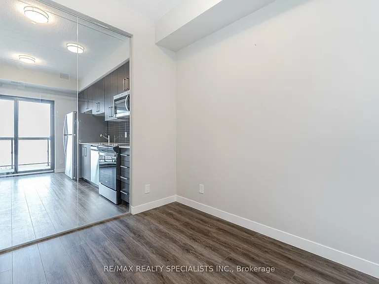 15 Queen St S #2206 — Photo 13