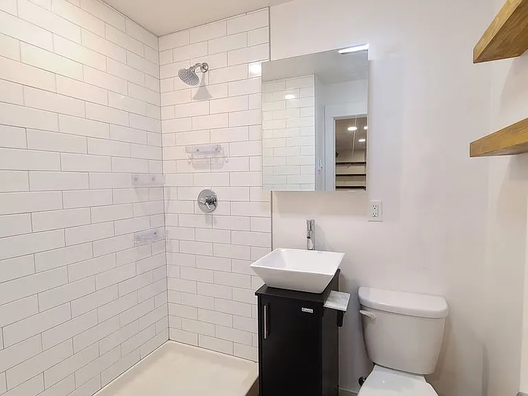 Knickerbocker Apartments — Photo 31