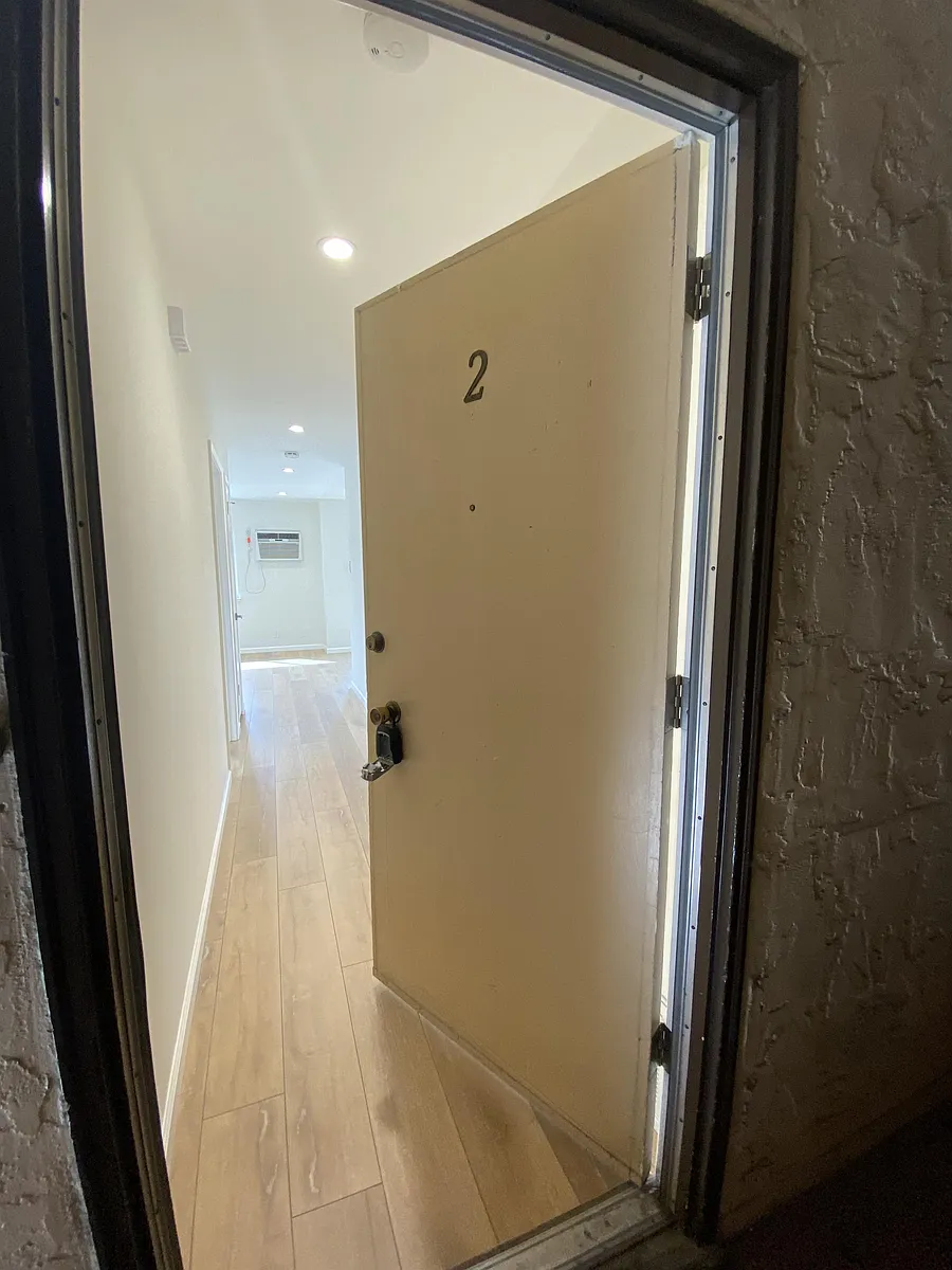 Building Photo - 162 Roosevelt Ave #2