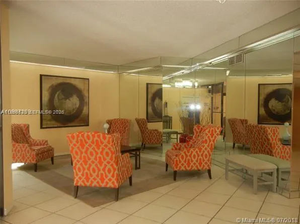 1300 Saint Charles Pl APT 302, Hollywood, FL 33026