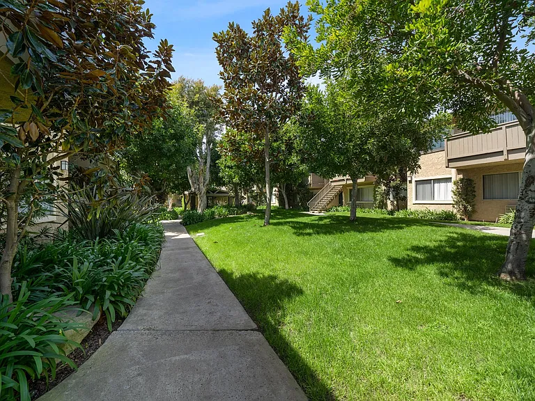 Stonebrook — Photo 12