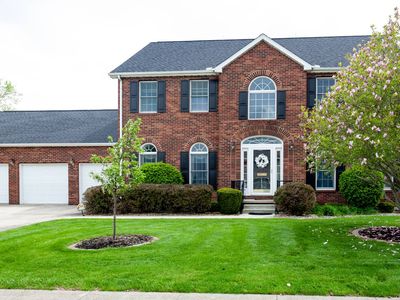 226 Taylor Ln, Arthur, IL, 61911