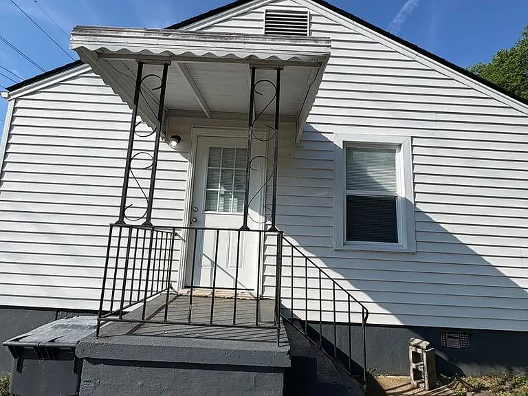 1307 E Moody Ave — Photo 2