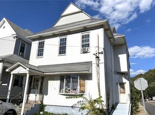 606 Ridge Ave, New Cumberland, WV 26047