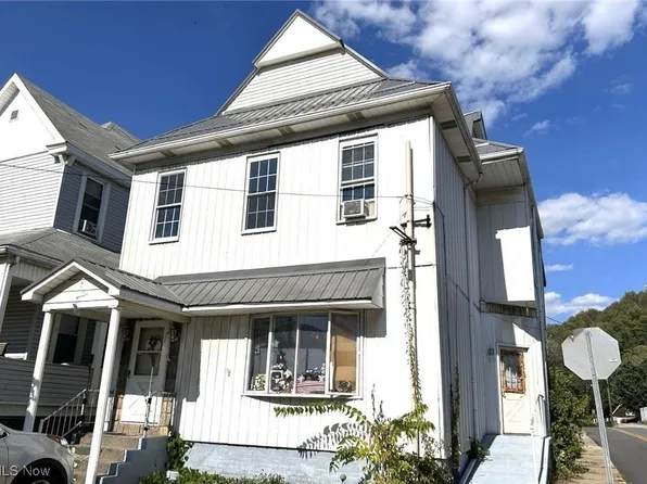 606 Ridge Ave, New Cumberland, WV 26047