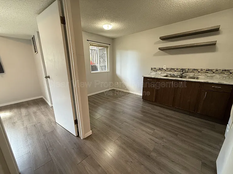 625 Columbia Blvd W #B — Photo 4