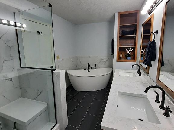 3rd image of 15540 Oakwood Dr