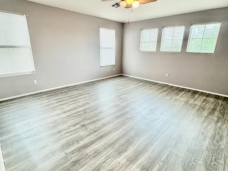 10502 W Edgemont Dr — Photo 16