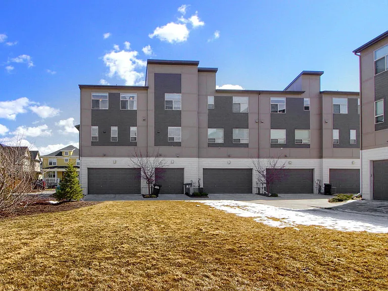 3045 Geneva St — Photo 29