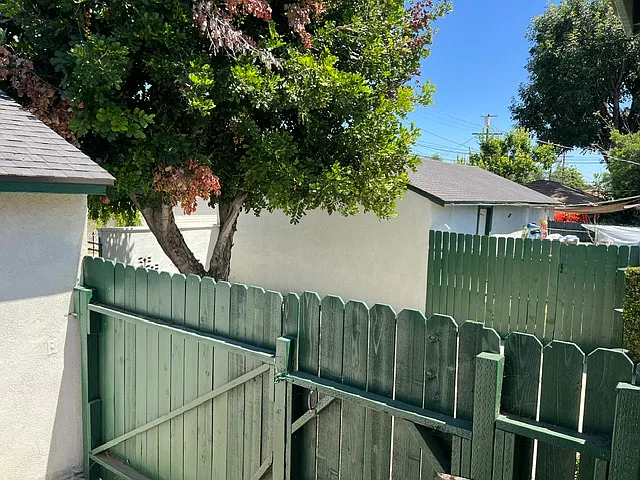 7026 Hazeltine Ave — Photo 12