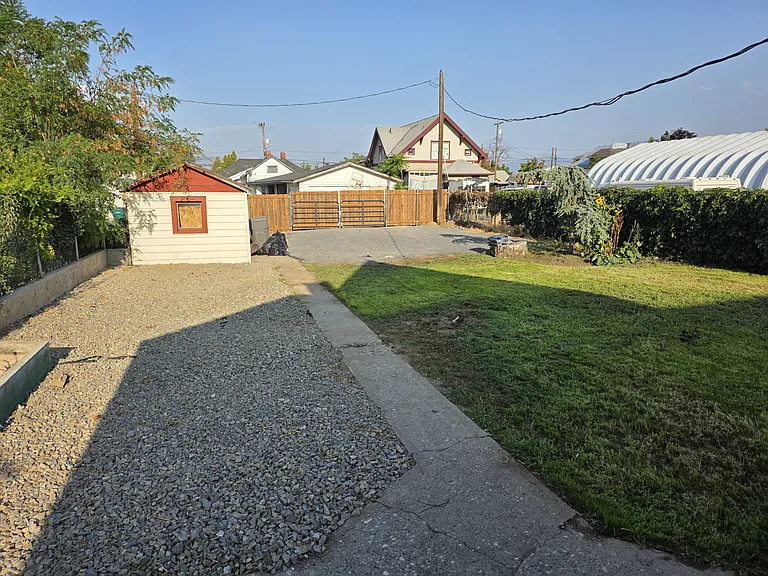 911 Walker Ave — Photo 2