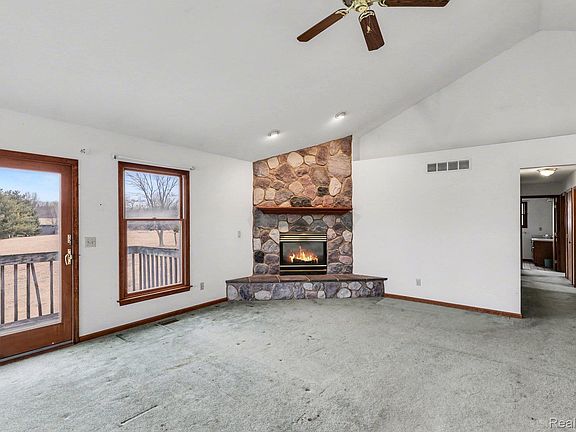 5th image of 3932 Thomas Rd